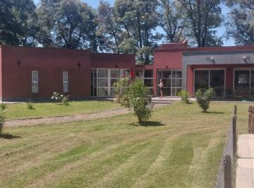 Casa · 232m² · 6 Ambientes · 4 Cocheras · Casa en Venta – Barrio Cerrado Campo de Roca