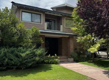 Casa de 8 ambientes, Chacras de Coria · Venta Casa Barrio Pueyrredon Chacras de Coria