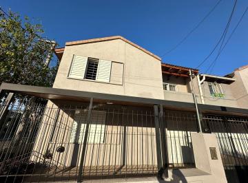 Casa · 115m² · 7 Ambientes · 2 Cocheras · Zona Sur - Apto Credito - Dúplex 3 Dor - Cochera P/2 + Patio!