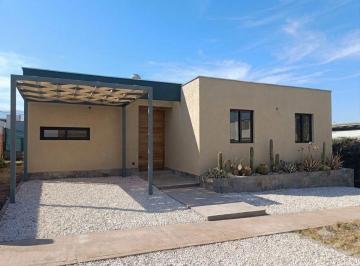 Casa de 4 ambientes, El Challao · Casa a La Venta en El Challao
