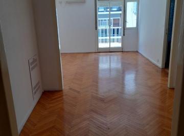 Departamento de 3 ambientes, Recoleta · Señorial Semipiso de 3 Ambientes con Dependencia en Excelente Ubicacion