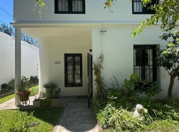 Casa · 120m² · 5 Ambientes · 4 Cocheras · Casa 4 Dorm - Parque y Pileta - Robinson 841 - Lote 630 m²