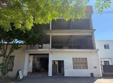 Local comercial · 279m² · 3 Cocheras · Local en Venta de 3 Plantas, con Patio - San Isidro