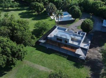 Casa · 262m² · 5 Ambientes · 4 Cocheras · Venta – Casa a Estrenar en Barrio Cerrado Chacras del Molino, Exaltación de La Cruz