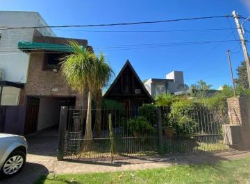 Casa · 180m² · 3 Ambientes · 1 Cochera · Calle 19 Bis E/ 484 y 485 | Casa en Venta en Gonnet