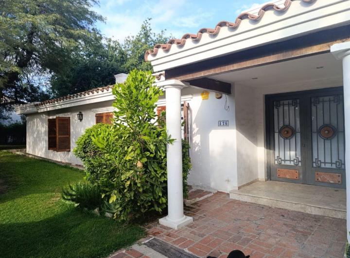 Casa · 440m² · 10 Ambientes · 2 Cocheras