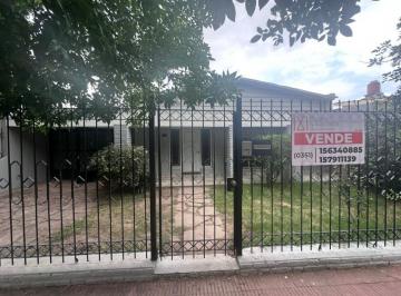 Casa · 195m² · 4 Ambientes · 1 Cochera · Moreno & Asociados Vende Casa en Barrio Parque Velez Sarsfield. Se Encuentra Ubi