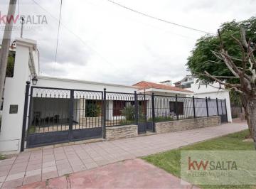 Casa · 200m² · 5 Ambientes · 1 Cochera · Casa 4 Dorm. Venta Tres Cerritos