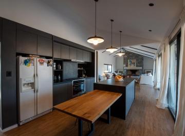 Casa · 331m² · 6 Ambientes · 3 Cocheras · Casa Smart Home Nórdica en El Terrón – Planta Única con Pileta y 3 Cocheras