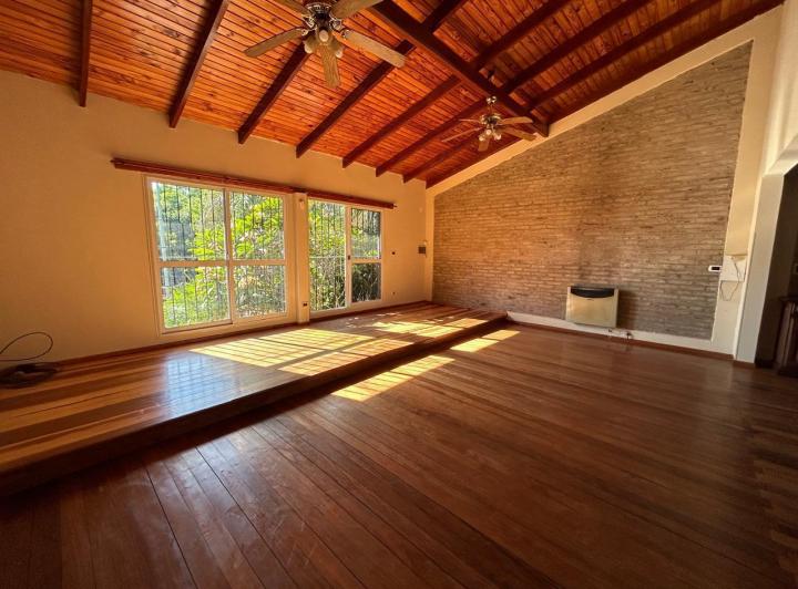 Casa · 193m² · 6 Ambientes · 1 Cochera