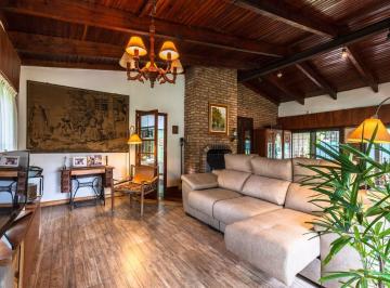Casa · 205m² · 7 Ambientes · 2 Cocheras · Venta - Casa de 5 Dorm. con Quincho y Pileta - Funes Garita 13