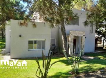 Casa · 220m² · 6 Ambientes · 5 Cocheras · Casa en Venta