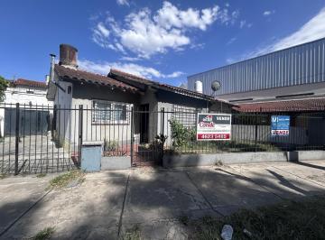 Casa · 183m² · 4 Ambientes · 1 Cochera · Casa a Reciclar a La Venta