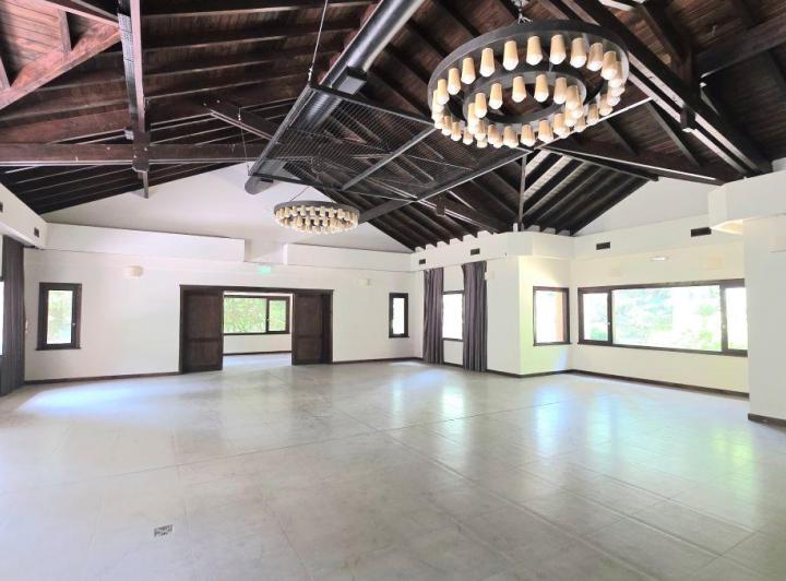 Local comercial · 927m² · 8 Ambientes