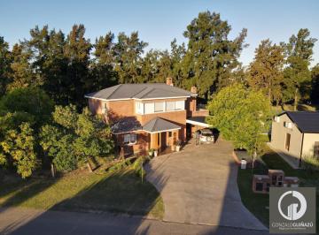 Casa · 263m² · 7 Ambientes · 2 Cocheras · Casa Venta 3 Dorm. Piscina Barrio Cerrado Aldea Tenis Fisherton