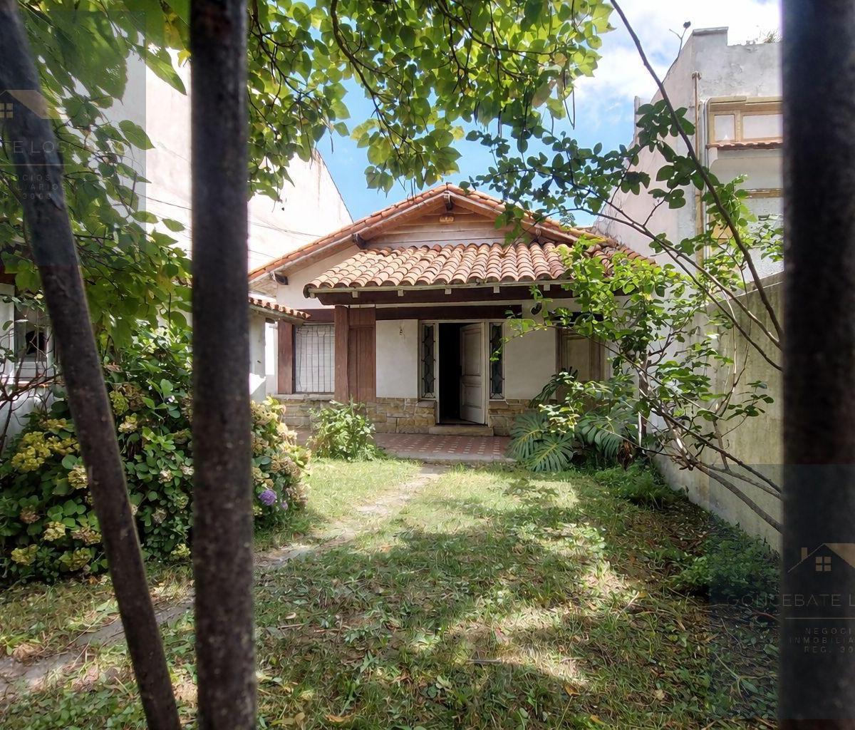 Casa/lote 3 amb, 374m² en Don Bosco — terreno con construcción a demoler