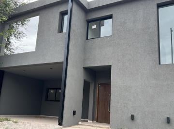 Casa · 163m² · 3 Ambientes · 4 Cocheras · Duplex 2 Dormitorio a Estrenar en Nuevo Malagueño