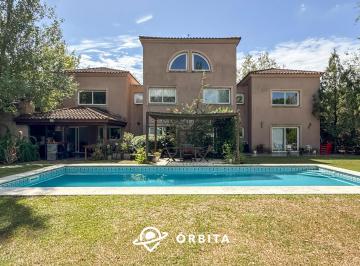 Casa · 350m² · 7 Ambientes · 2 Cocheras · Casa a La Venta en Barrio Altamira, Tigre