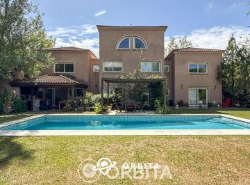Casa · 350m² · 7 Ambientes · 2 Cocheras · Casa a La Venta en Barrio Altamira, Tigre
