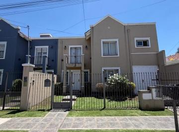 Casa · 300m² · 5 Ambientes · 1 Cochera · Casa 4 Dorm. Venta Grand Bourg