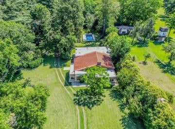 Quinta vacacional · 230m² · 7 Ambientes · 2 Cocheras · Venta Casa Quinta en Lote Fraccionable en El Cazador - Escobar
