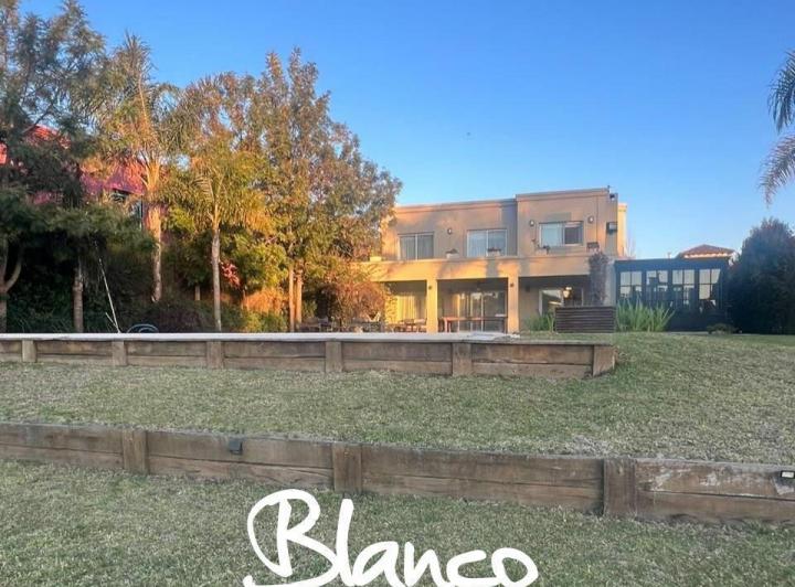 Casa · 255m² · 5 Ambientes · 1 Cochera