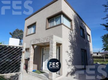 Casa · 120m² · 5 Ambientes · 1 Cochera · Casa Venta en Ezeiza