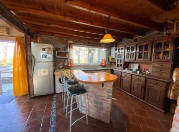 Casa · 75m² · 3 Ambientes · 1 Cochera · Venta/permuta - Casa 1 Dormitorio con Jardín, Pileta y Cochera. Coronel Dominguez, Rosario.