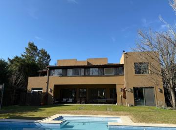 Casa · 400m² · 9 Ambientes · 6 Cocheras · Casa en Alquiler Temporario, 8 Dorm., en La Lomada, Pilar, Gba Norte