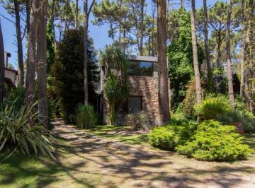 Casa · 237m² · 5 Ambientes · 1 Cochera · Venta - Casa en Mar de Las Pampas