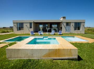 Casa · 160m² · 5 Ambientes · Casa Puerta del Sol en El Salvaje: Privacidad Para Dos Familias, Piscina E Hidromasaje.
