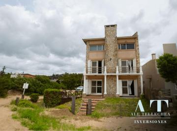 Quinta vacacional · 141m² · 5 Ambientes · Exclusiva Residencia Frente Al Mar en Mar Azul: El Lujo de La Naturaleza