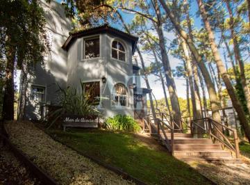 Casa · 114m² · 5 Ambientes · 1 Cochera · Oportunidad en Calle Luro: Amplia Casa de 5 Ambientes con Doble Acceso y Bosque