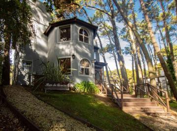 Casa · 114m² · 5 Ambientes · 1 Cochera · Oportunidad en Calle Luro: Amplia Casa de 5 Ambientes con Doble Acceso y Bosque
