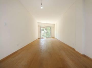 Departamento en Venta de 4 ambientes  · Hermoso Departamento 4 Ambientes con Patio y Balcón Reciclado a Nuevo en Villa Devoto