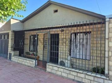 Casa · 260m² · 6 Dormitorios · 5 Cocheras · Venta de Casa en Guaymallén