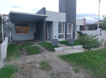 Casa de 3 ambientes, Córdoba · Viví en Universitario de Horizonte – Casa Moderna con Jardín y Cochera