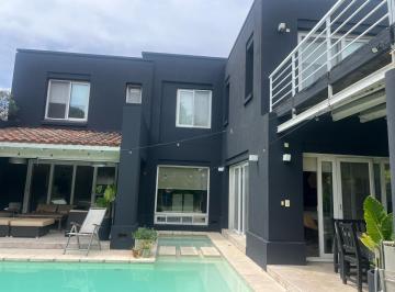 Casa · 923m² · 7 Ambientes · 4 Cocheras · Casa en Venta en Ayres de Pilar