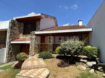 Casa · 341m² · 4 Ambientes · 2 Cocheras · Casa 4 Ambientes con Jardín y Pileta en Centro de Munro