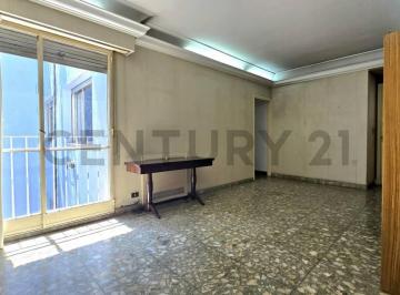 Departamento · 75m² · 4 Ambientes · Venta Departamento 4 Ambientes Lateral, Balcon Frances Super Luminoso, a Refaccionar en Barracas