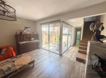 Casa · 125m² · 4 Ambientes · 1 Cochera · Venta Casa 4 Ambientes en Castelar Sur