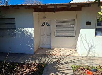 Casa · 80m² · 2 Dormitorios · 1 Cochera · Zona Colinas; Chalet 3 Ambientes C/ Jardin