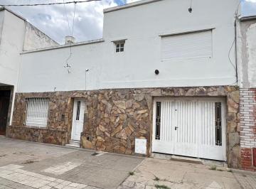 Casa · 189m² · 5 Ambientes · 2 Cocheras · Casa Tres Dorm. con Patio con Verde, Zona Residencial en Venta en La Plata