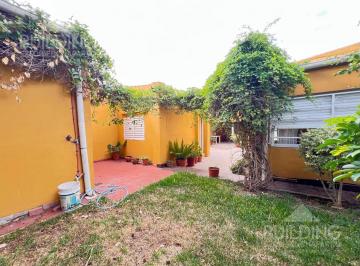 Casa · 189m² · 5 Ambientes · 2 Cocheras · Casa Tres Dorm. con Patio con Verde, Zona Residencial en Venta en La Plata