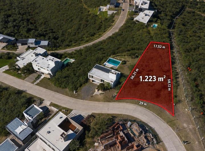 Terreno · 1223m²