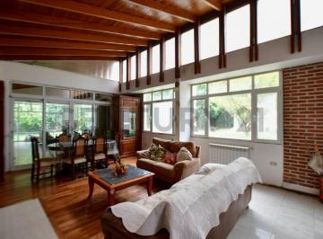 Casa · 268m² · 7 Ambientes · 1 Cochera · Casa a La Venta en Villa Elisa - Lote 3750 m²