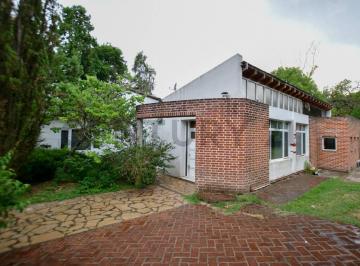 Casa · 268m² · 7 Ambientes · 1 Cochera · Casa a La Venta en Villa Elisa - Lote 3750 m²