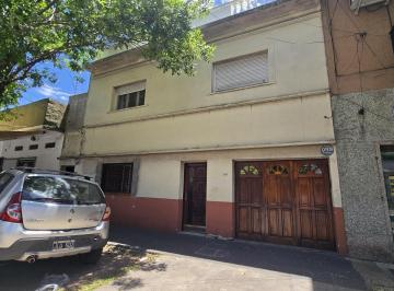PH · 68m² · 3 Ambientes · PH de 3 Ambientes Reciclado en Planta Alta con Gran Terraza en Venta. Munro