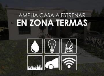 Casa · 90m² · 3 Ambientes · 1 Cochera · Casa en Villa Elisa