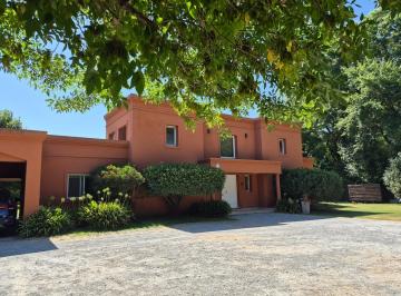 Casa · 230m² · 5 Ambientes · 2 Cocheras · Imperdible Quinta en San Antonio de Areco